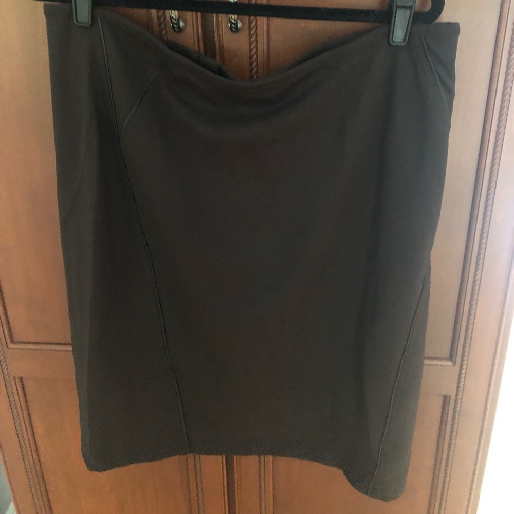 Chico’s Brown Skirt w/Black trim on front…Chico’s Size 3…NWT